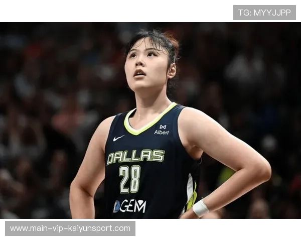 李月汝用自拍回应伤情，护具不影响笑容，李月汝生活照