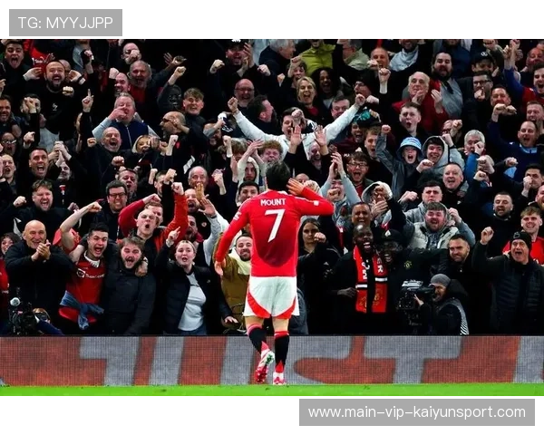 曼联全员备战热刺，争四之路充满挑战