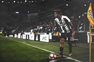 开云体育链接-公牛反击犀利，德罗赞再度绝杀，公牛得到德罗赞