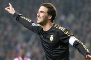 开云 官网 入口-76人队持续奋战，冲击更高排名，76人队员